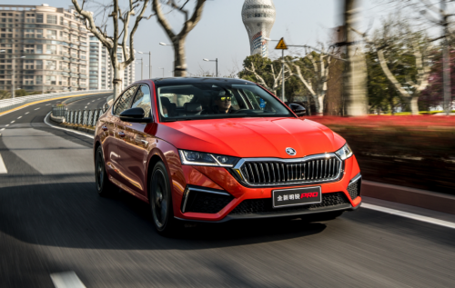 15萬左右的緊湊型車，斯柯達(dá)明銳pro和日產(chǎn)軒逸2021款哪個好？