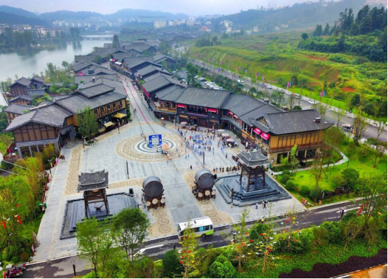 與其躺平放棄夢(mèng)想 ， 不如來(lái)丹寨馬拉松體驗(yàn)酣暢淋漓后的舒爽