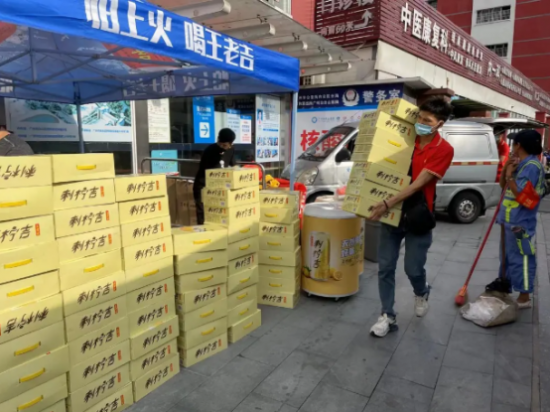 廣藥集團(tuán)李楚源：一行在防疫一線慰問，為抗疫群眾送上高溫關(guān)懷
