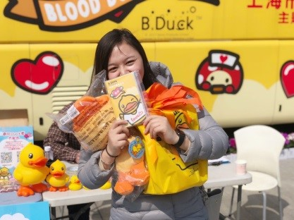 B.Duck小黃鴨主題獻(xiàn)血車在路上，速度上車！