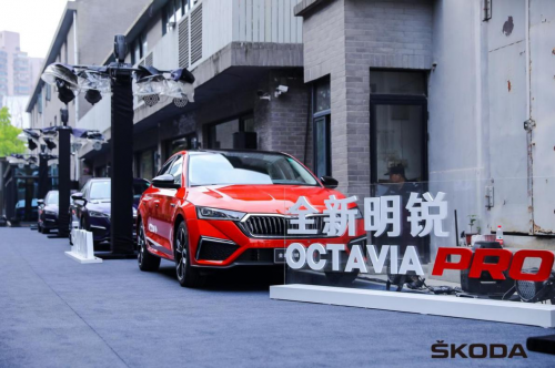 15萬左右的緊湊型車 14代日產(chǎn)軒逸 VS斯柯達明銳pro，結(jié)果如何？