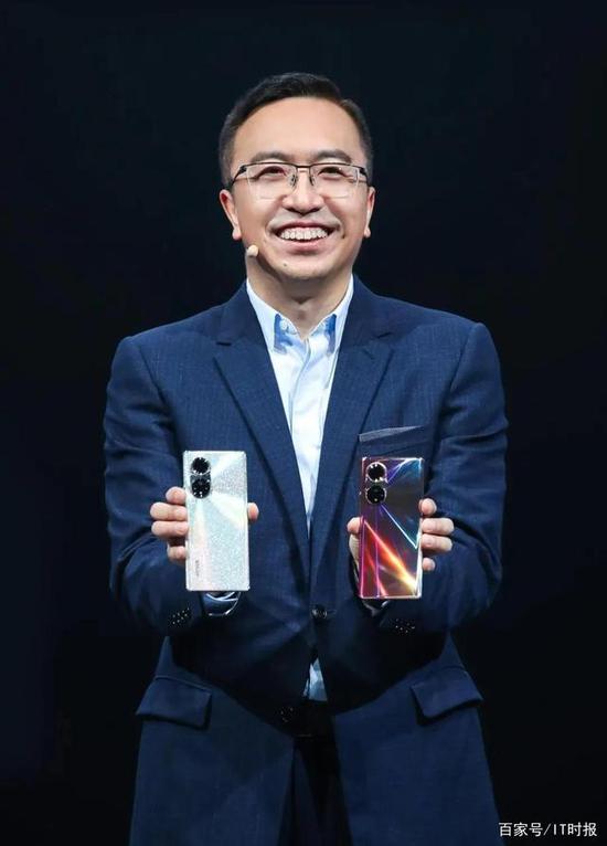 榮耀CEO趙明手持榮耀50，歸來(lái)！
