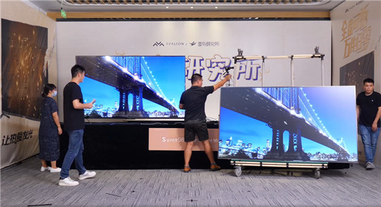 奧運冠軍張繼科空降FFALCON雷鳥VS紅米直播間——硬核拆解98寸電視機密