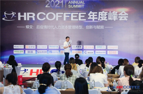 易車公司高級副總裁李鑫發(fā)表主題演講：21歲，爺青回——易車三年實現(xiàn)用戶戰(zhàn)略轉(zhuǎn)型實踐