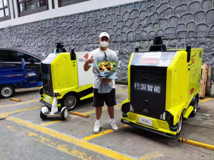 同心抗疫 共撐廣州 行深智能無人車隊助力封控區(qū)物資配送