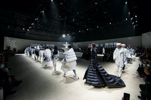 波司登羽絨服公布2020/21財報業(yè)績 營收比肩Moncler