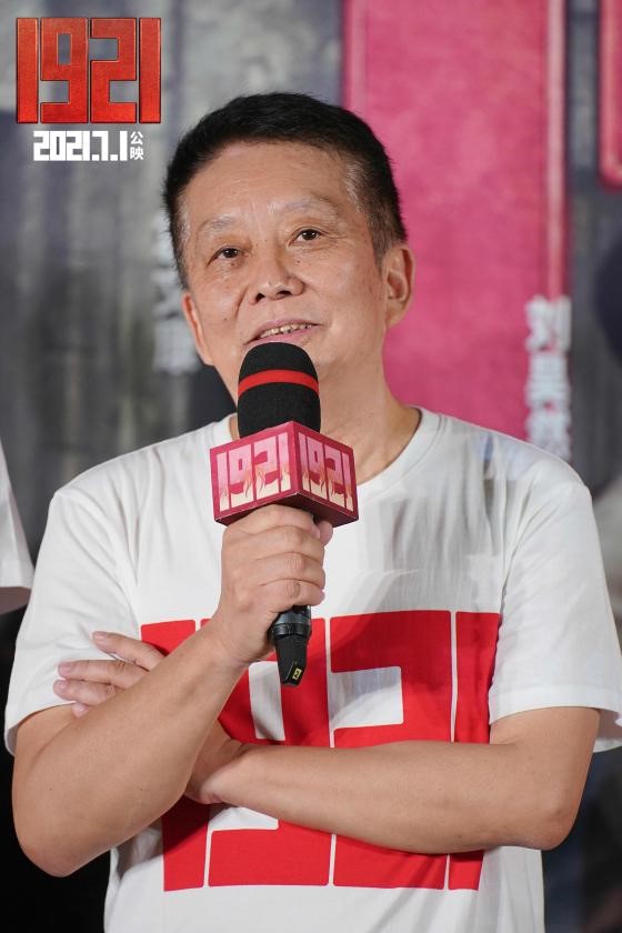 電影《1921》北京首映獲業(yè)內(nèi)力薦 無(wú)障礙影廳首次實(shí)現(xiàn)同步首映 受先輩精神感召觀眾深深動(dòng)容