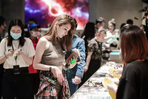 全球高端美妝零售品牌HAYDON黑洞如何實現(xiàn)“沒有一個女孩能空手走出”？