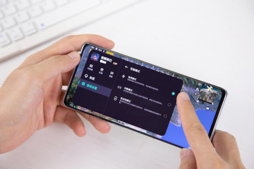 Reno6 Pro+無級穩(wěn)幀+4D振感調(diào)節(jié)，游戲體驗大大大大有不同
