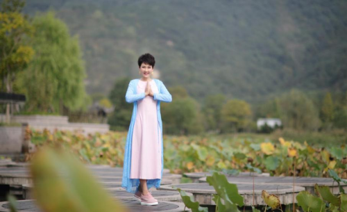 知名個(gè)人成長(zhǎng)作家張德芬：自由，需要擁有“被討厭的勇氣”