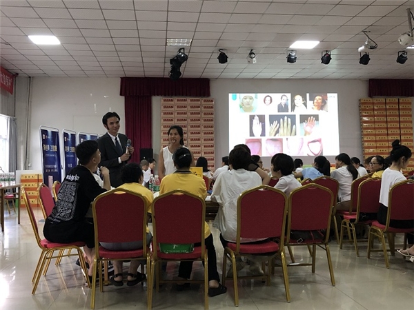 仲景宛西制藥“講經(jīng)典，衛(wèi)健康”走進(jìn)天府之國四川一心堂