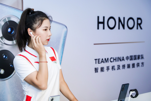 以高科技助力體育事業(yè) 榮耀Earbuds 2 SE耳機(jī)為TEAM CHINA中國(guó)國(guó)家隊(duì)出征加油