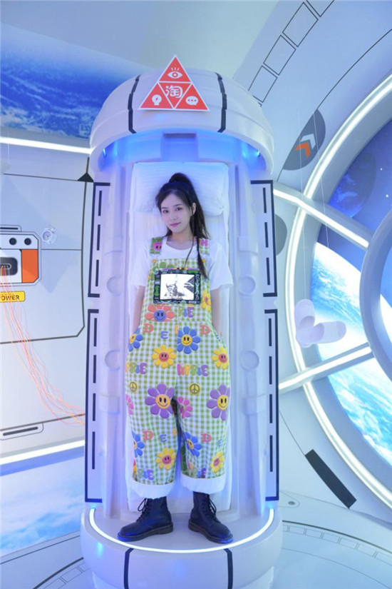 柔宇x D.E.K淘寶造物節(jié)聯(lián)名夢回千禧年，購機大促放“價”一夏！