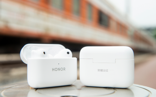榮耀Earbuds 2 SE用鐳射服務(wù) 助力TEAM CHIN續(xù)寫榮耀時刻
