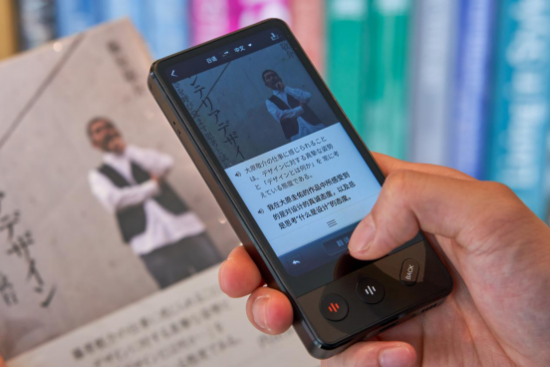 專業(yè)翻譯難，AI來幫忙，訊飛雙屏翻譯機(jī)讓你的職場所向披靡