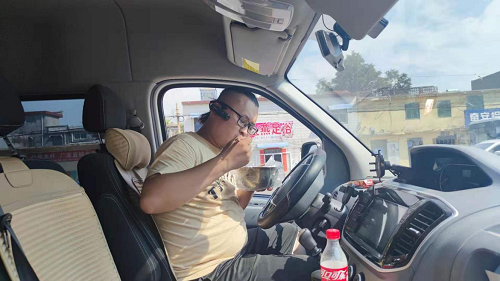 貨拉拉鄭州司機(jī)馳援衛(wèi)輝路上度過一生難忘生日