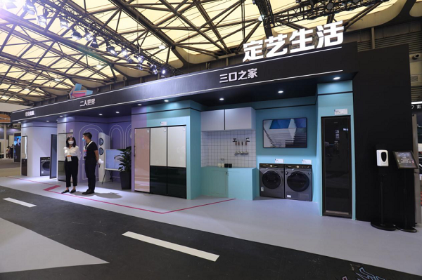 UDE展上的風(fēng)景線，三星洗衣機掀起夏日時尚風(fēng)暴
