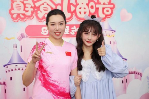 飚東北話、顛大蒜、發(fā)福利，奧運(yùn)冠軍李曉霞空降辛巴、貓妹妹直播間