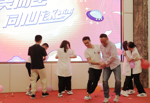 痘博士718粉絲節(jié)：社會視角下，更“高級”的文化性群際互動