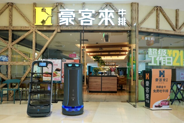 普渡機(jī)器人強(qiáng)勢入駐豪客來牛排，助力餐廳高效送餐回盤