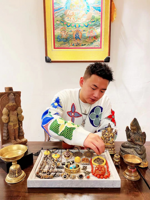 逃離上海到拉薩，96年小伙在微拍堂年入千萬(wàn)