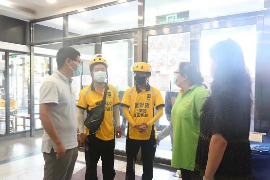 超市發(fā)攜手永定路街道 打造溫馨驛家服務站
