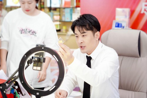 辛巴接受FT中文網(wǎng)專訪，談他的“供應(yīng)鏈江湖”