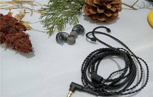 手上的Airpods突然不香了，仙女必備的有線HIFI耳機推薦來啦
