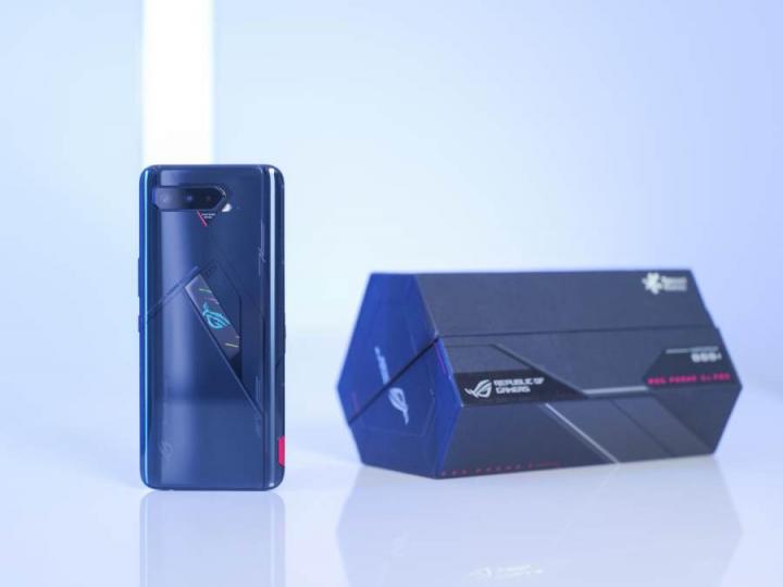 ROG游戲手機(jī)5S Pro上手實測，驍龍888 Plus跑分95萬刷新魯大師記錄！