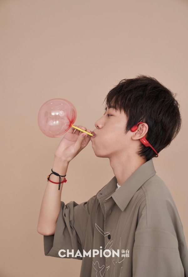 英雄之選！韶音運(yùn)動耳機(jī)現(xiàn)身電競冠軍戰(zhàn)隊私服大片