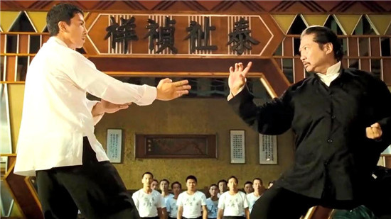 極米聘易烊千璽，堅(jiān)果品牌升級，家用投影兩大巨頭進(jìn)入競爭下半場