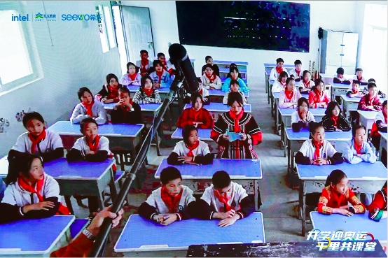 奧運冠軍現(xiàn)身百校開學第一課，助力鄉(xiāng)村學生的體育夢。