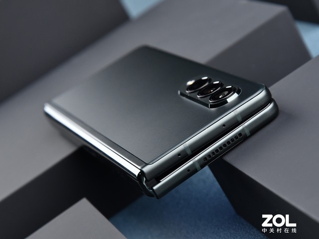折疊屏也能防水，三星Galaxy Z Fold3全面測評 
