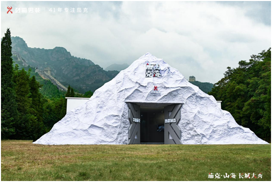 勁霸男裝長(zhǎng)城首秀，實(shí)力詮釋高端新國貨！