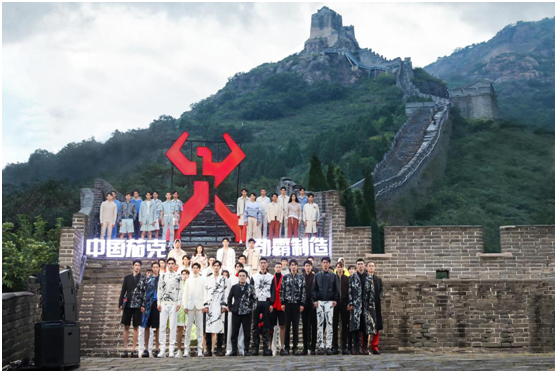 勁霸男裝長(zhǎng)城首秀，實(shí)力詮釋高端新國貨！