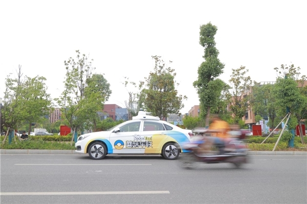 上帝視角顯神通，蘑菇智行實際道路演示