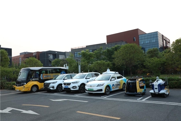 上帝視角顯神通，蘑菇智行實際道路演示