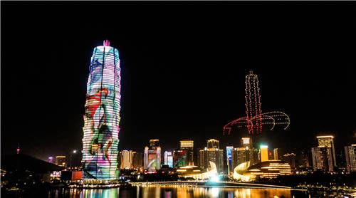 帥爆了！500架無人機(jī)表演在大玉米點(diǎn)亮鄭州，助力HUAWEI nova9系列發(fā)布