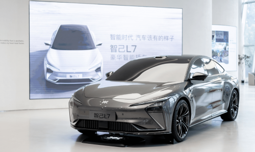 人工智能超級算法賦能智能駕駛，智己汽車讓駕駛“更像人”