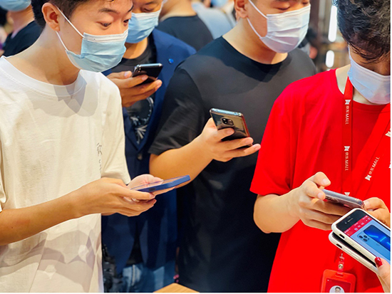 iPhone 13十一長(zhǎng)假再次迎來(lái)?yè)屬?gòu)潮 西安京東MALL買(mǎi)現(xiàn)貨不用等
