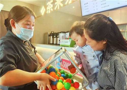 呷哺呷哺、湊湊“十一”雙突破 火鍋消費(fèi)熱潮再起
