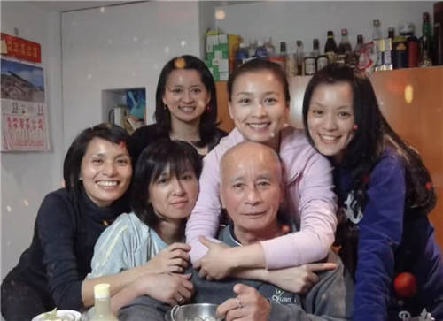 張庭重陽節(jié)發(fā)全家照 一家人復(fù)制粘貼