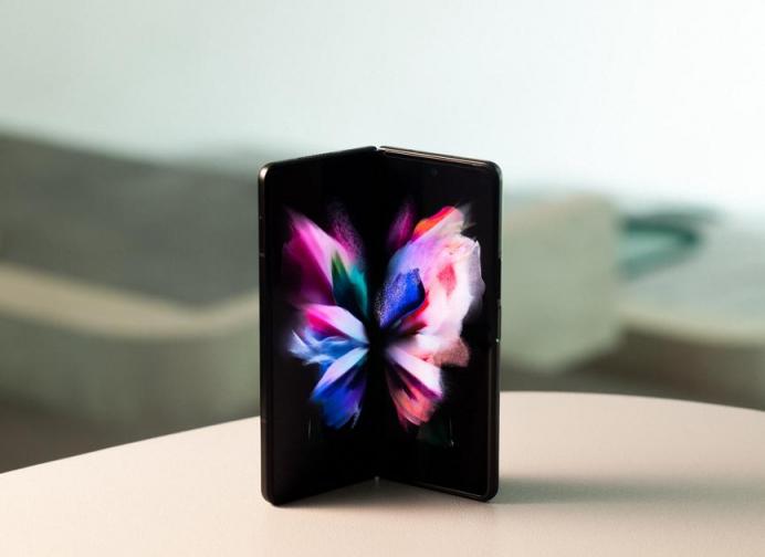 三星Galaxy Z Fold3 5G獲泰爾實(shí)驗(yàn)室抗老化認(rèn)證 One UI 3功不可沒