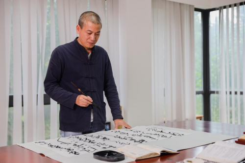 他攜手書法名家 在微拍堂樹立以文化人的新風(fēng)