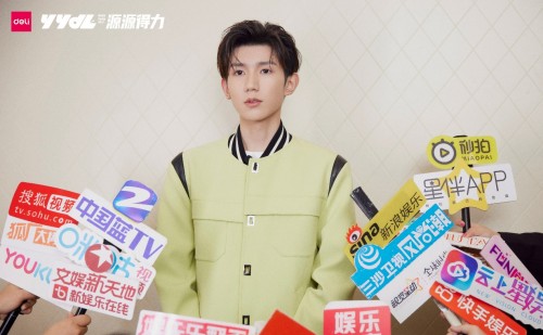 得力首家快閃店潮聚魔都TX淮海，代言人王源驚喜空降