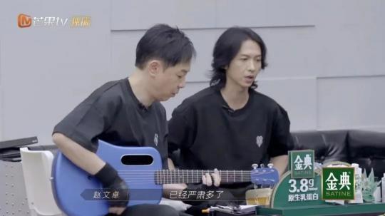 陪陳小春、黃貫中披荊斬棘的拿火智能吉他，憑什么是劃時(shí)代之作？