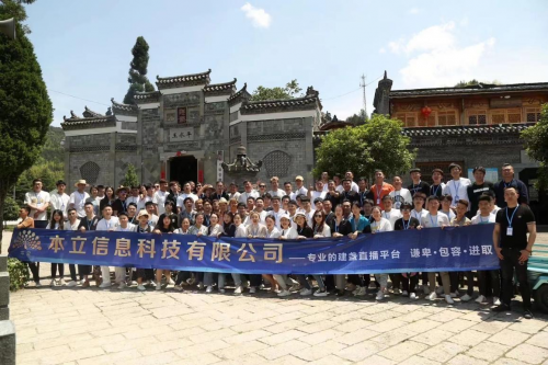 打造專業(yè)直播團(tuán)隊(duì) 他在微拍堂半年銷售額破2000萬