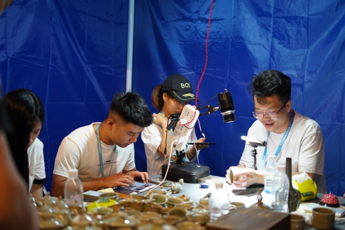 打造專業(yè)直播團(tuán)隊(duì) 他在微拍堂半年銷售額破2000萬