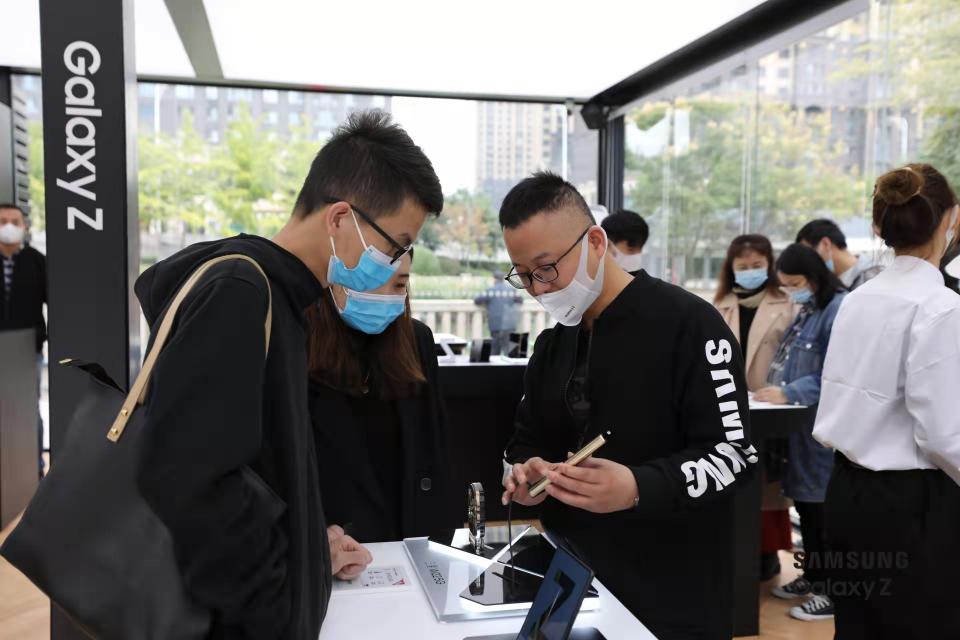 武漢迎來(lái)三星全新折疊屏手機(jī)快閃店 最潮酷折疊屏手機(jī)等你來(lái)體驗(yàn)