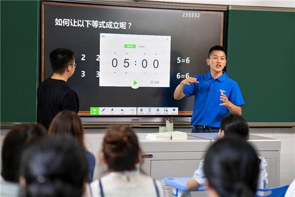 希沃服務(wù)態(tài)度TVC上線，希沃人以熱愛守護(hù)教育信息化最后一公里